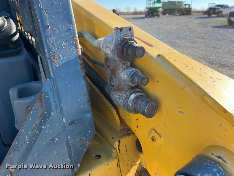 image for item MW9428 2013 Gehl V270  skid steer loader