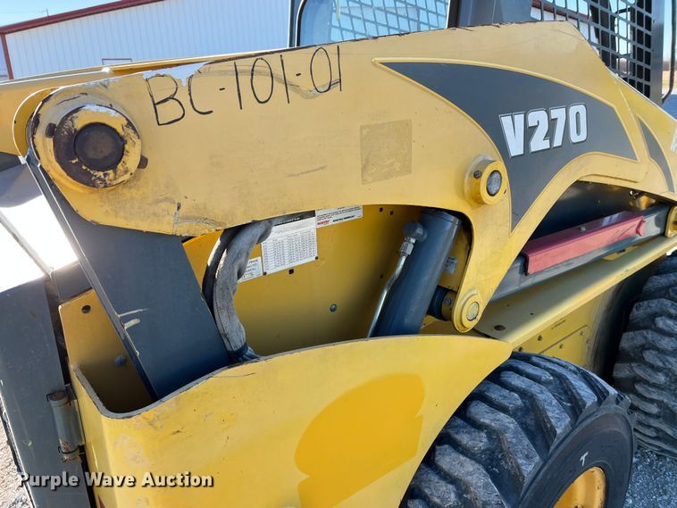 image for item MW9428 2013 Gehl V270  skid steer loader