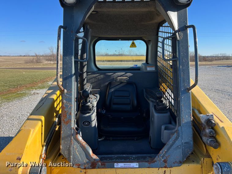 image for item MW9428 2013 Gehl V270  skid steer loader