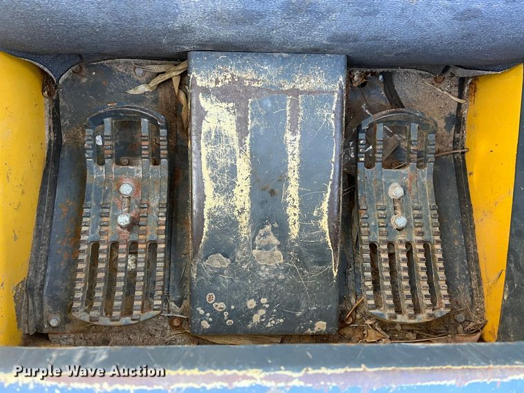 image for item MW9428 2013 Gehl V270  skid steer loader