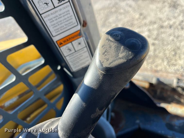 image for item MW9428 2013 Gehl V270  skid steer loader