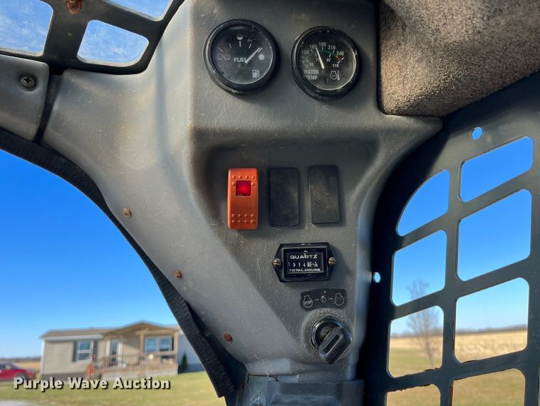 image for item MW9428 2013 Gehl V270  skid steer loader