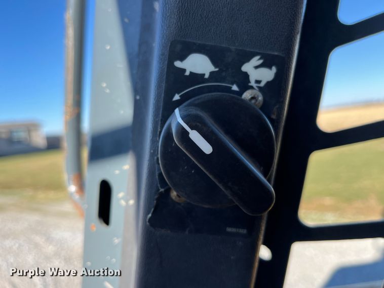 image for item MW9428 2013 Gehl V270  skid steer loader