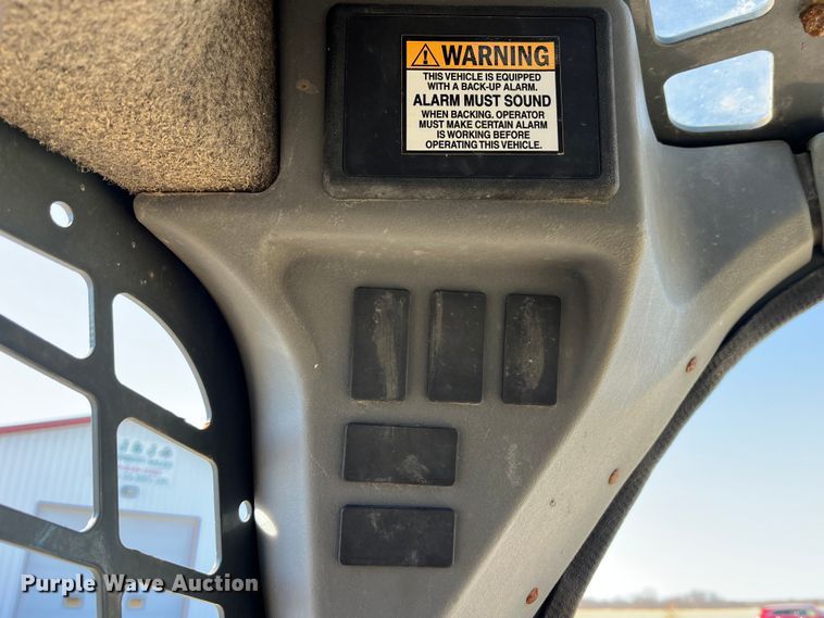 image for item MW9428 2013 Gehl V270  skid steer loader