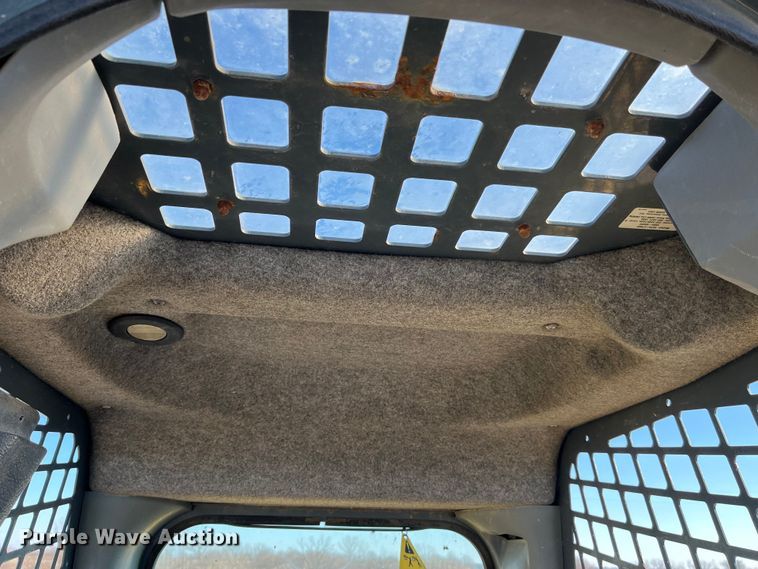 image for item MW9428 2013 Gehl V270  skid steer loader