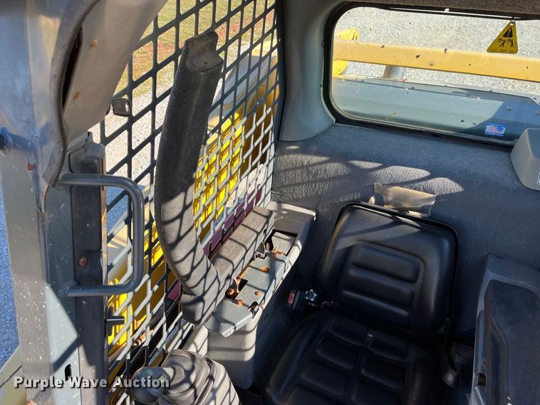 image for item MW9428 2013 Gehl V270  skid steer loader