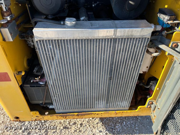 image for item MW9428 2013 Gehl V270  skid steer loader