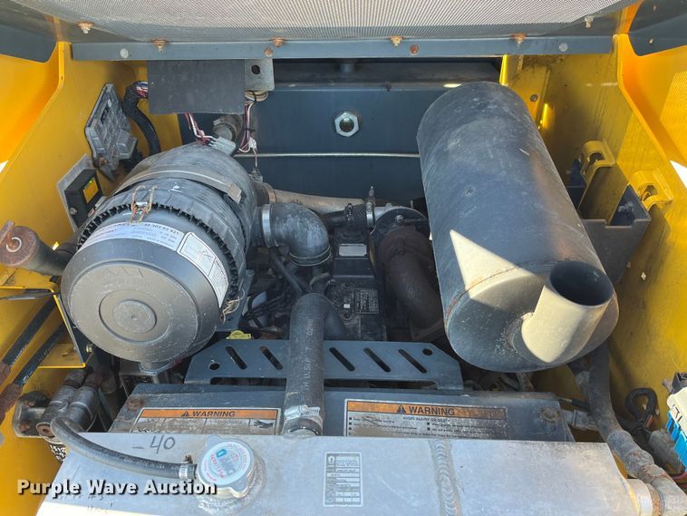 image for item MW9428 2013 Gehl V270  skid steer loader