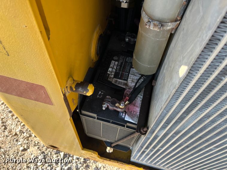 image for item MW9428 2013 Gehl V270  skid steer loader