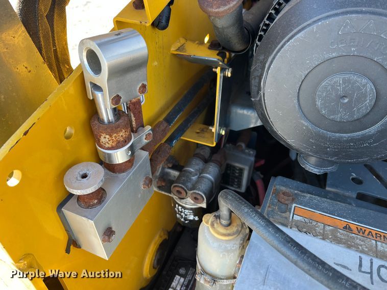 image for item MW9428 2013 Gehl V270  skid steer loader