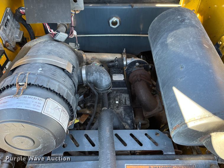 image for item MW9428 2013 Gehl V270  skid steer loader