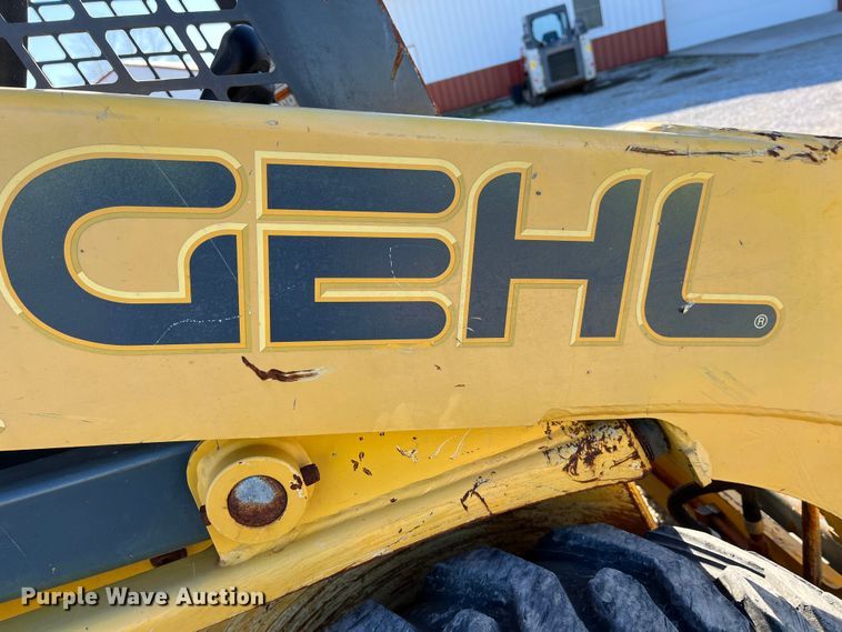 image for item MW9428 2013 Gehl V270  skid steer loader
