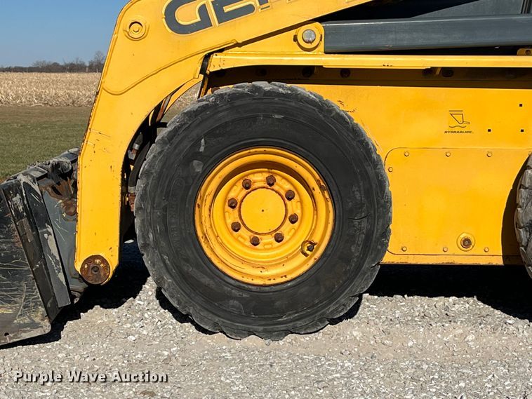 image for item MW9428 2013 Gehl V270  skid steer loader