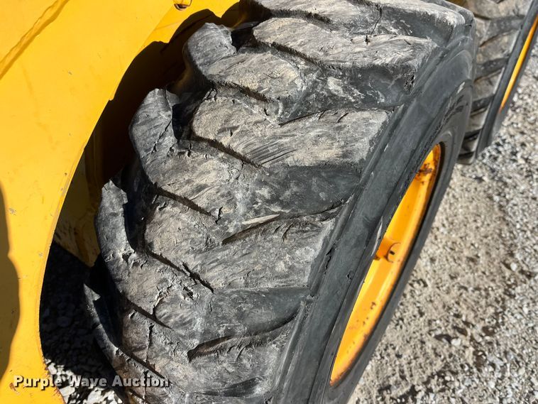 image for item MW9428 2013 Gehl V270  skid steer loader