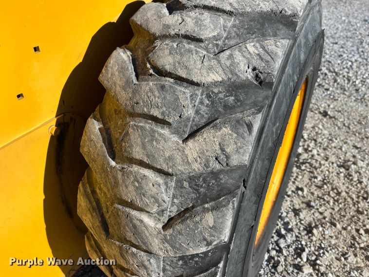 image for item MW9428 2013 Gehl V270  skid steer loader