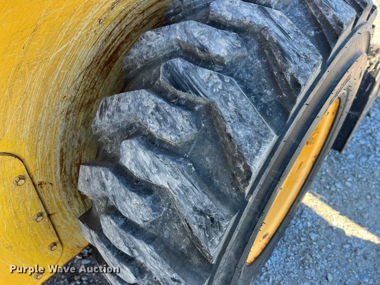 image for item MW9428 2013 Gehl V270  skid steer loader