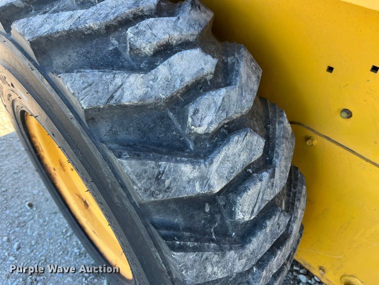 image for item MW9428 2013 Gehl V270  skid steer loader