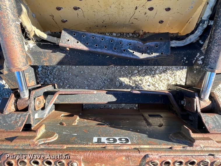 image for item MW9429 1999 New Holland LX665  skid steer loader