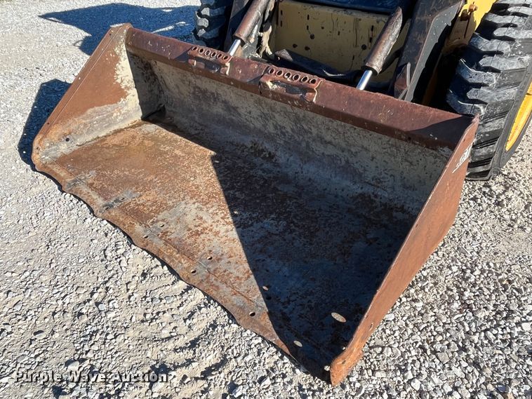 image for item MW9429 1999 New Holland LX665  skid steer loader