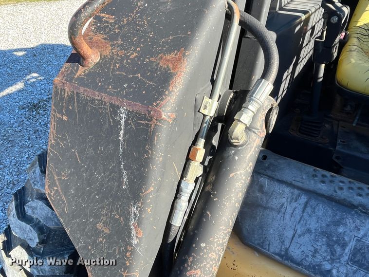 image for item MW9429 1999 New Holland LX665  skid steer loader