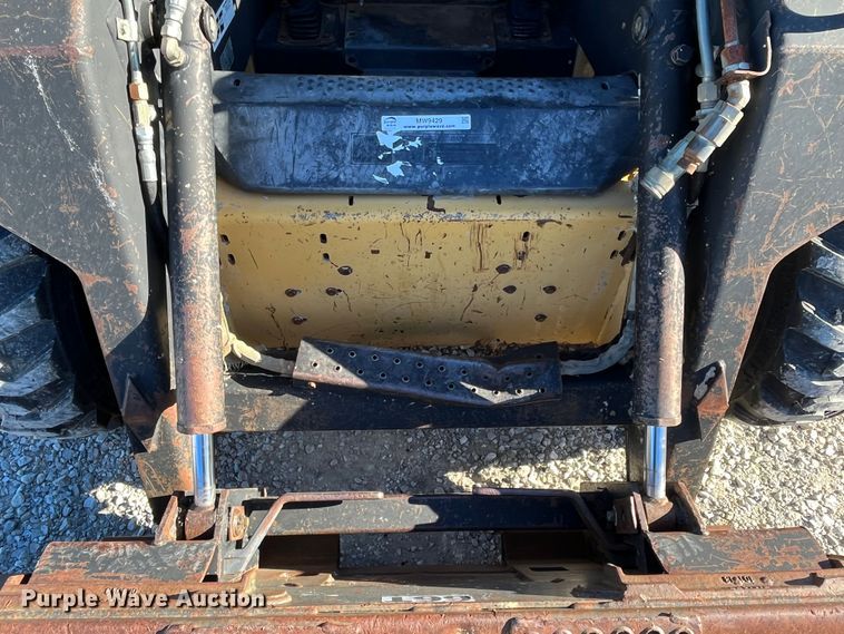 image for item MW9429 1999 New Holland LX665  skid steer loader