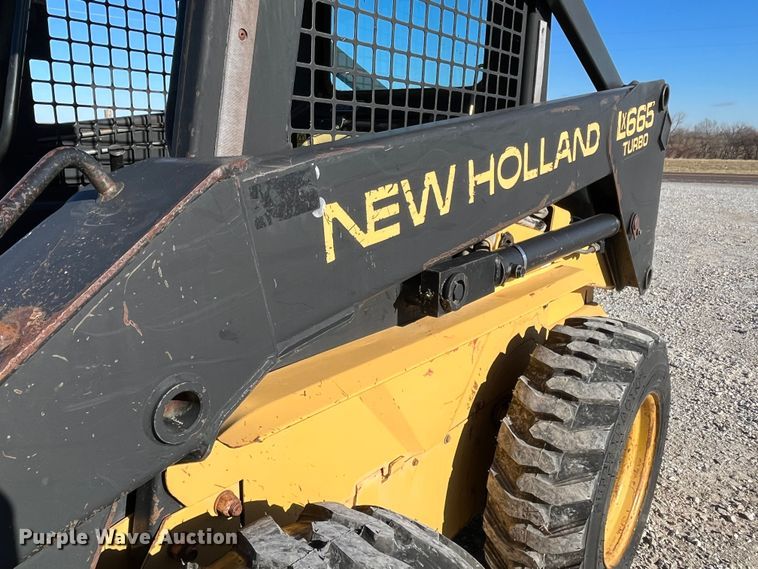 image for item MW9429 1999 New Holland LX665  skid steer loader