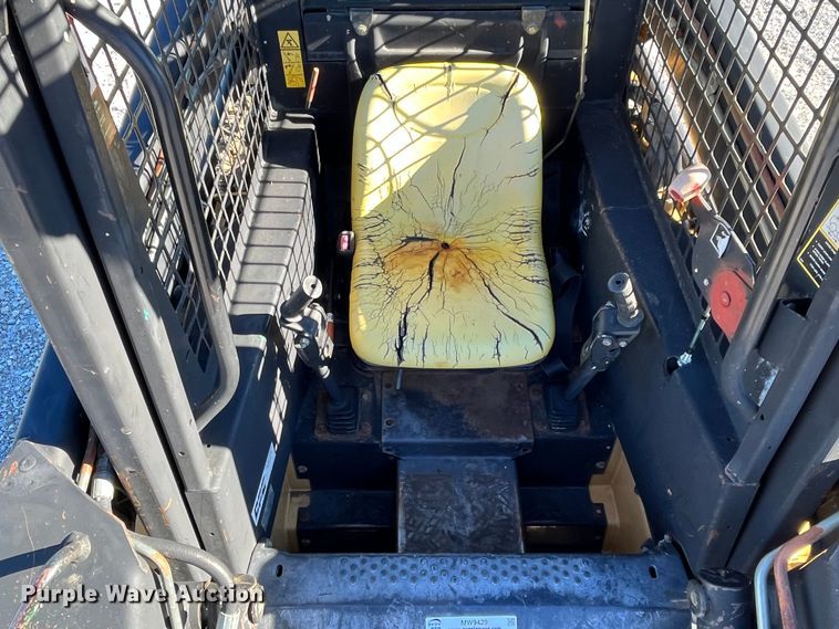 image for item MW9429 1999 New Holland LX665  skid steer loader