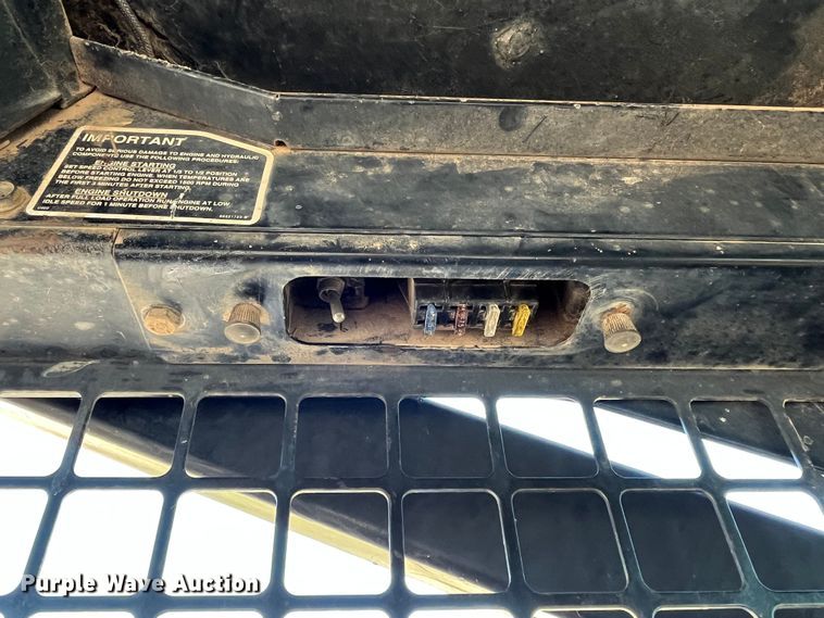 image for item MW9429 1999 New Holland LX665  skid steer loader