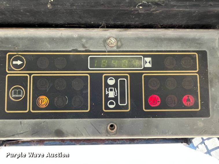 image for item MW9429 1999 New Holland LX665  skid steer loader