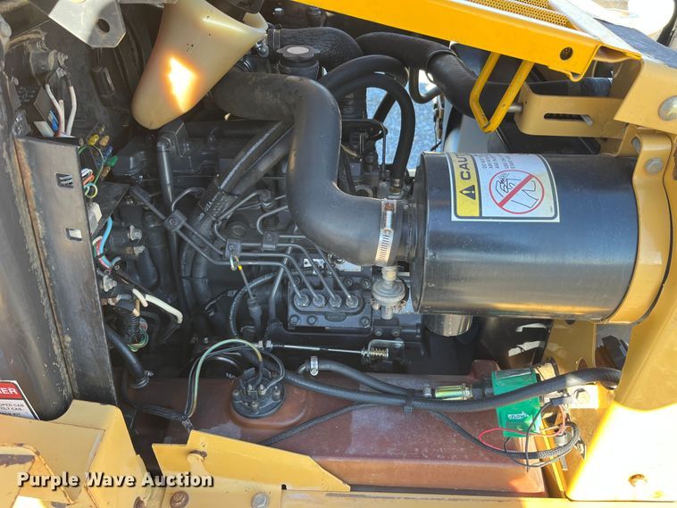 image for item MW9429 1999 New Holland LX665  skid steer loader