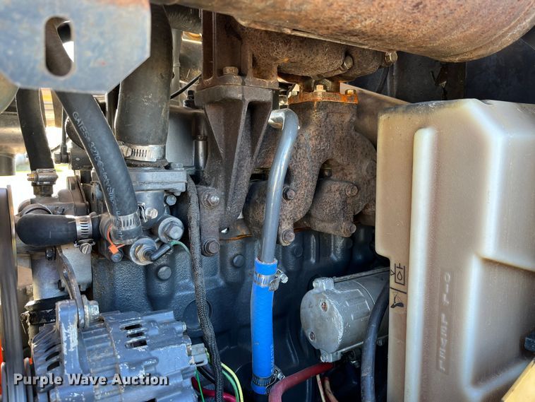 image for item MW9429 1999 New Holland LX665  skid steer loader