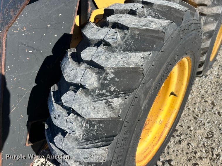 image for item MW9429 1999 New Holland LX665  skid steer loader