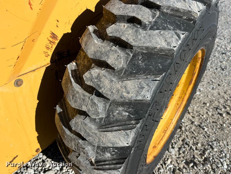 image for item MW9429 1999 New Holland LX665  skid steer loader