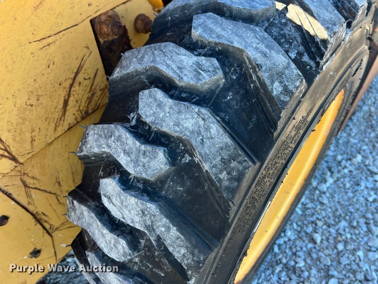 image for item MW9429 1999 New Holland LX665  skid steer loader