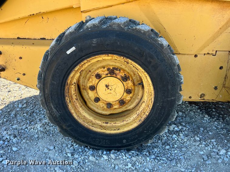 image for item MW9429 1999 New Holland LX665  skid steer loader