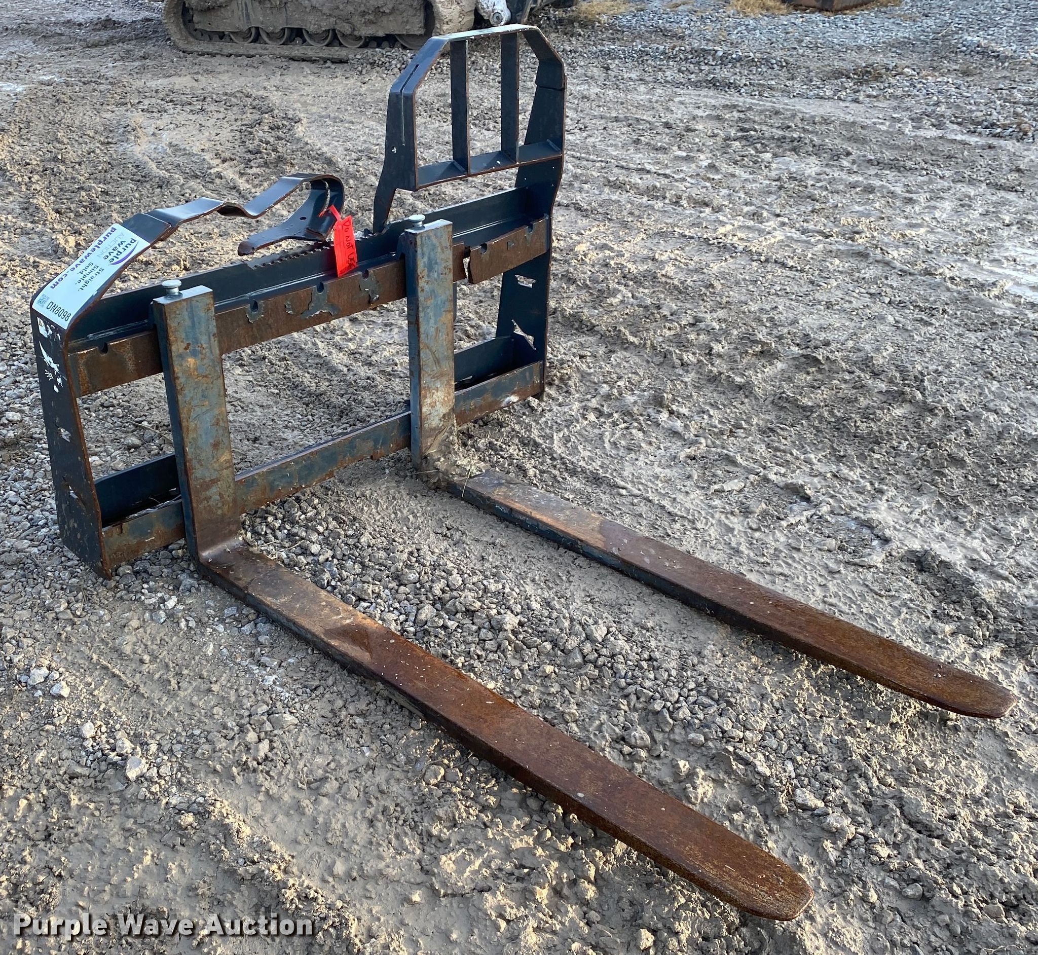 48"L skid steer forks in Tulsa, OK Item DN8098 sold Purple Wave