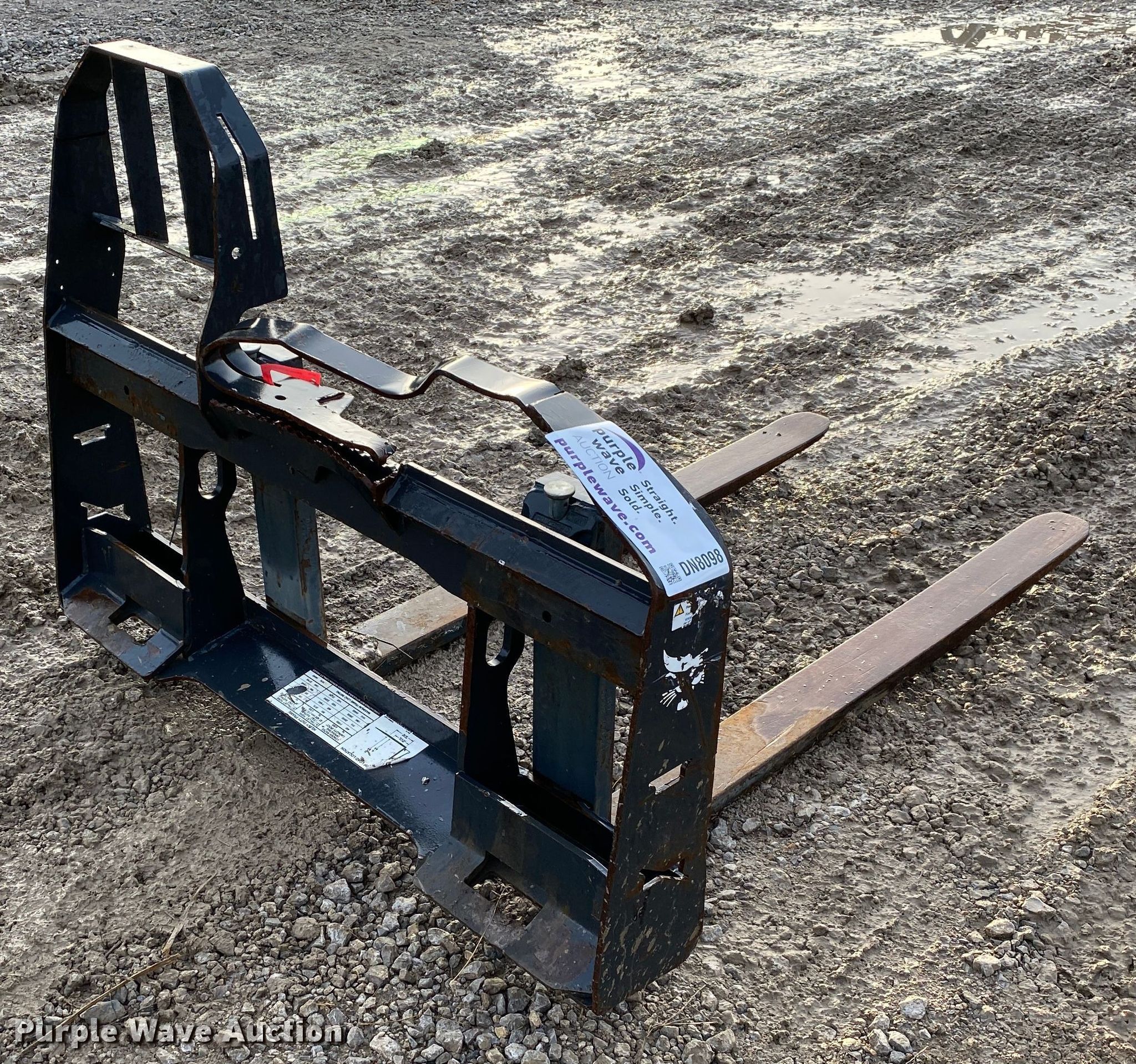 48"L skid steer forks in Tulsa, OK Item DN8098 sold Purple Wave