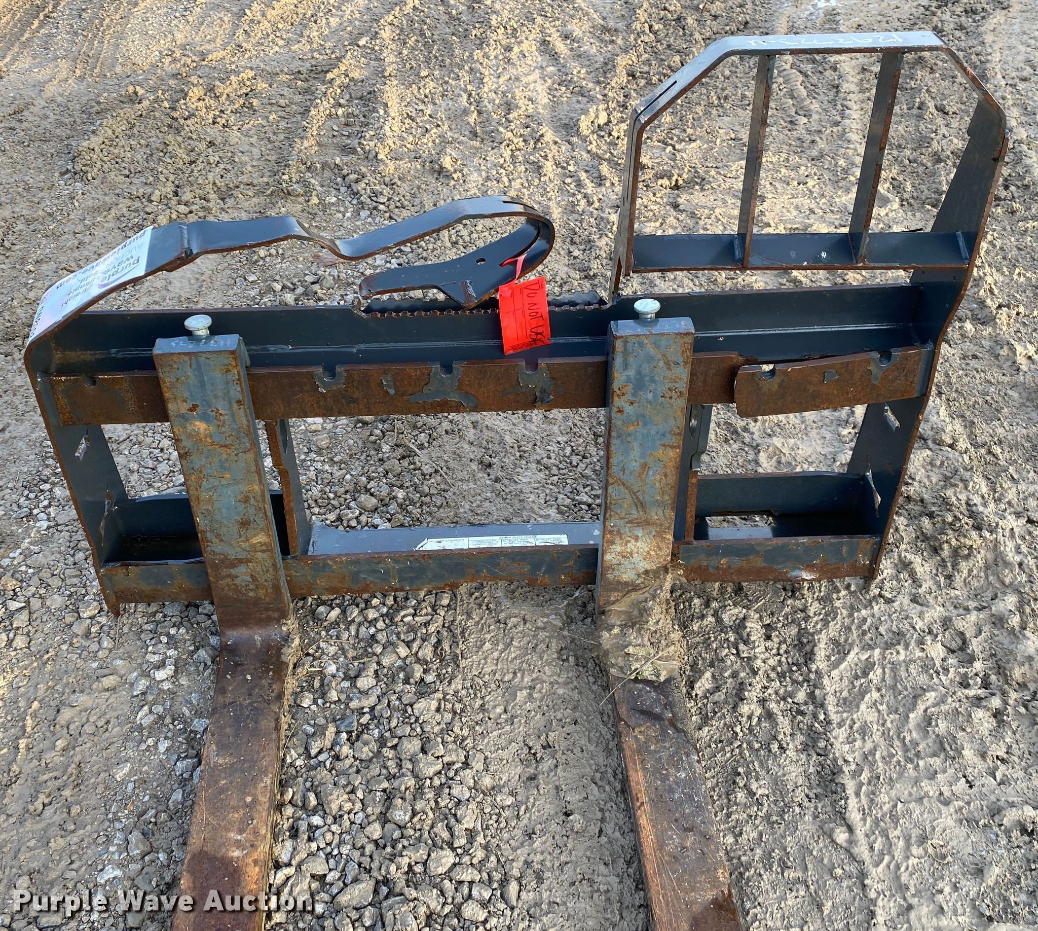 48"L skid steer forks in Tulsa, OK Item DN8098 sold Purple Wave