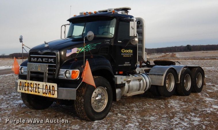 image for item AF9367 2006 Mack CV713  semi truck