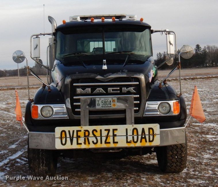 image for item AF9367 2006 Mack CV713  semi truck