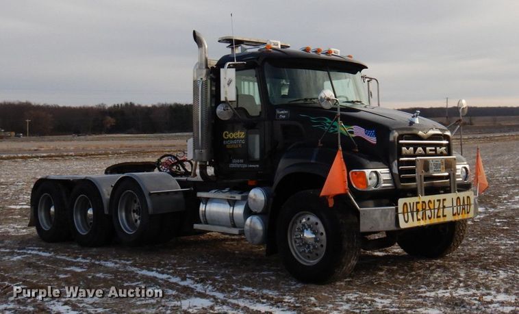 image for item AF9367 2006 Mack CV713  semi truck