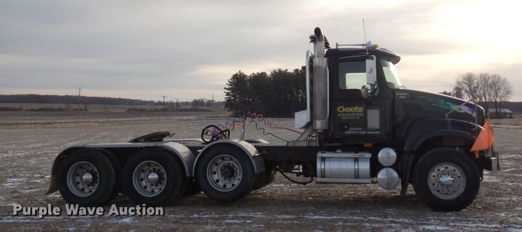 image for item AF9367 2006 Mack CV713  semi truck