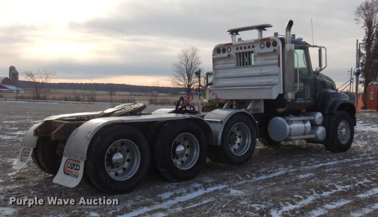 image for item AF9367 2006 Mack CV713  semi truck