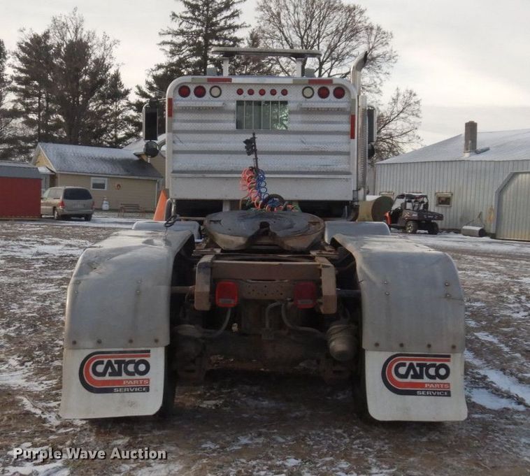 image for item AF9367 2006 Mack CV713  semi truck