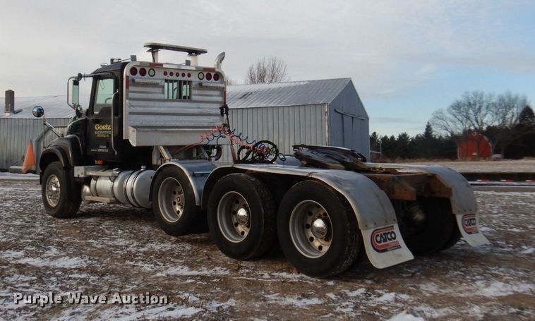 image for item AF9367 2006 Mack CV713  semi truck
