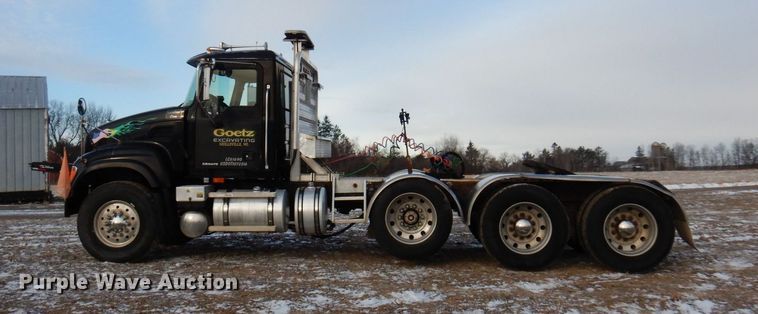 image for item AF9367 2006 Mack CV713  semi truck