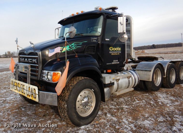 image for item AF9367 2006 Mack CV713  semi truck