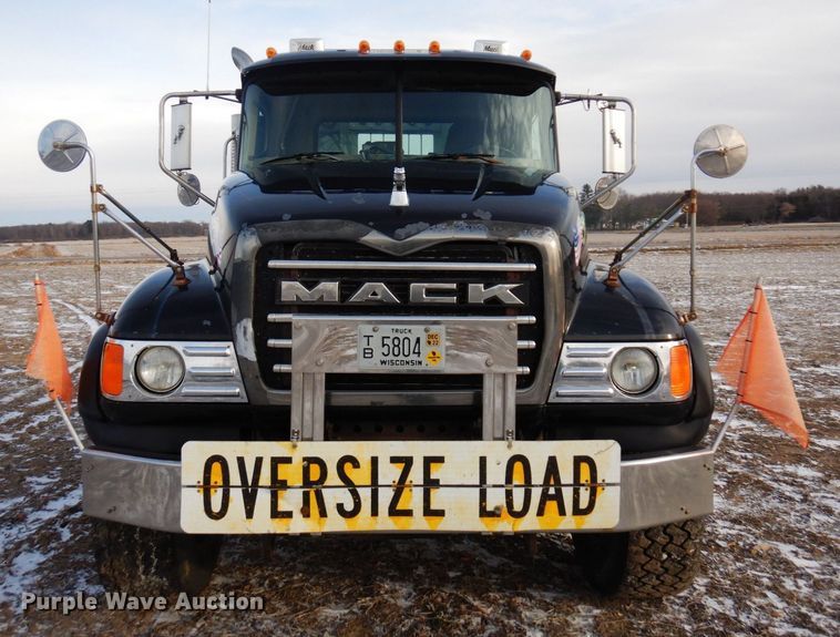 image for item AF9367 2006 Mack CV713  semi truck