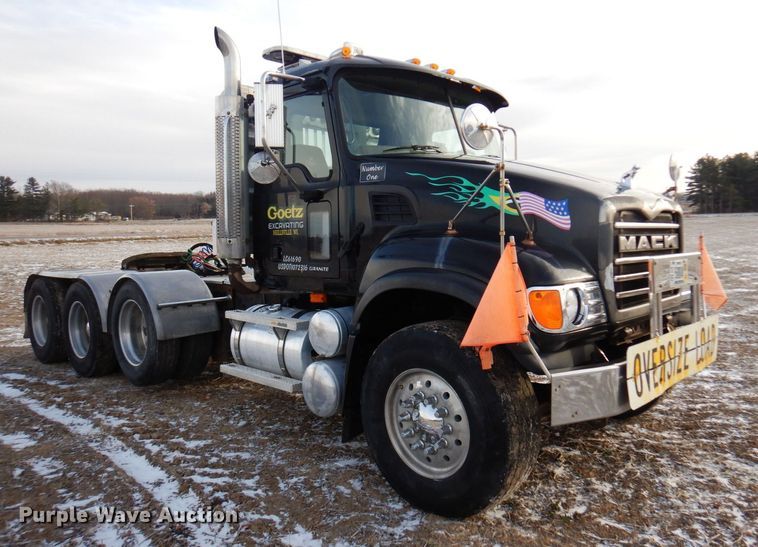 image for item AF9367 2006 Mack CV713  semi truck