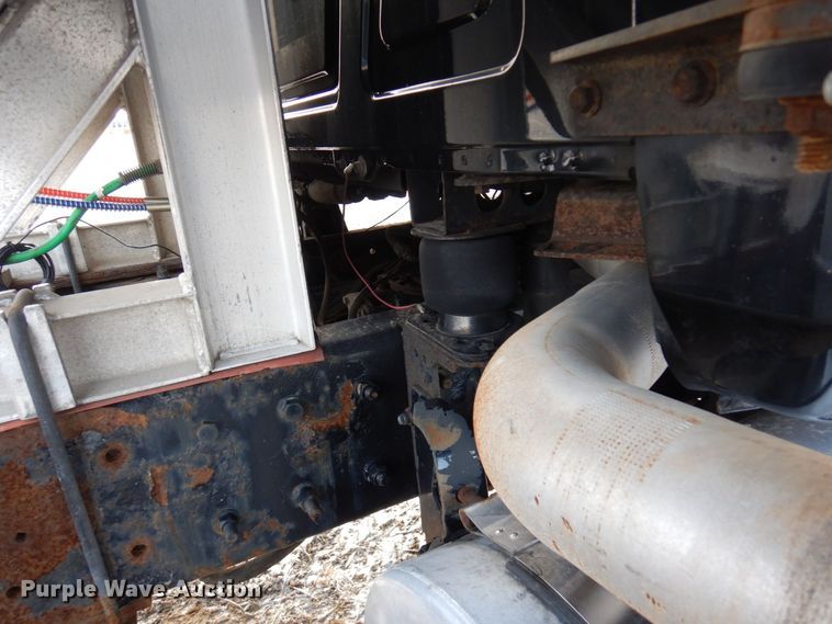 image for item AF9367 2006 Mack CV713  semi truck